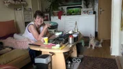 Rentnerin Regina wird vom Pech verfolgt: Nun wurde sie auch noch beim Veterinäramt angeschwärzt. Im schlimmsten Fall könnte ihr Hund Mickey weggenommen werden.