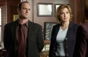 L-R: Det. Elliot Stabler (Christopher Meloni), Det. Olivia Benson (Mariska Hargitay)