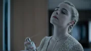 Lou Simms (Kiernan Shipka)