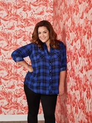 Katy Mixon (Katie Otto).