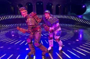 Seit Mai 2023 ist Max Luca Maus (l) der neue „Rusty“ bei „Starlight Express“, dem erfolgreichsten Musical Deutschlands. Reporter Daniel Aßmann (r) erfährt vom Musical-Darsteller, wie viel Arbeit hinter der Produktion steckt.