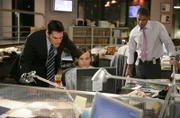 Ein Fall, der vier Jahre zurückliegt beschäftigt Reid (Matthew Gray Gubler, M.), Aaron Hotchner (Thomas Gibson, l.) und Derek Morgan (Shemar Moore, r.) ...