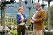 Kommissar Stadler (Dieter Fischer, r.) konfrontiert Sofia Ruppert (Deborah Müller, l.) mit seinem Verdacht.