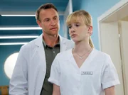 In der Sachsenklinik sind wieder Aufputschmittel gestohlen worden. Dr. Martin Stein (Bernhard Bettermann) muss auch seine Tochter Marie (Henriette Zimmeck) fragen, ob sie etwas damit zu tun habe. Doch Marie verneint. Martin vertraut seiner Tochter und ahnt nicht, dass sie sehr wohl etwas damit zu tun hat, denn sie wird von zwei Mitschülern erpresst.
