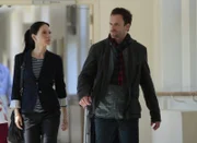 Ein neuer Fall beschäftigt Sherlock Holmes (Jonny Lee Miller, r.) und Joan Watson (Lucy Liu, l.) ...