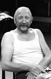 Karl Merkatz (Edmund "Mundl" Sackbauer).
