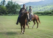 Steve McGarrett (Alex O'Loughlin, l.); Joe White (Terry O'Quinn, r.)