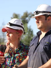 The Tunnel Rats, Elisa Grobe (l.) and Bayden Pearse (r.), stood at the Lightning Ridge Claim.