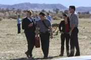 Patrick (Simon Baker, l.), Wayne (Owain Yeoman, r.), Kendall (Tim Kang, 2.v.l.) und Teresa (Robin Tunney, 2.v.r.) versuchen herauszufinden, was wirklich hinter den Attentaten steckt. Sie begeben sich auf gefährliches Terrain ...
