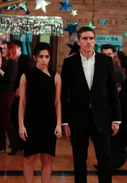 Samantha Shaw (Sarah Shahi) und John Reese (Jim Caviezel)