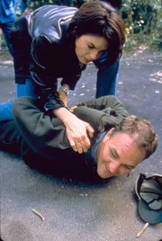 Law & Order Special Victims Unit Season1 EP STALKED, Law & Order NY Staffel1 EP Tod einer Staatsanwältin, Regie USA 1999-2000, Darsteller Mariska Hargitay Law & Order Special Victims Unit Season1 EP STALKED, Law & Order NY Staffel1 EP Tod einer Staatsanwältin, Regie USA 1999-2000, Darsteller Mariska Hargitay