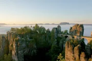 Die Bastei ist das Wahrzeichen der Sächsischen Schweiz.