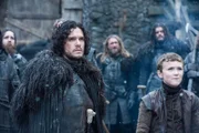 On left: Jon Schnees (Kit Harington).