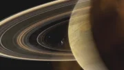Uranus und Neptun faszinieren mit ihren Eigenschaften. Uranus hat jahrzehntelange Winter, und auf Neptun toben die schnellsten Winde im Sonnensystem.