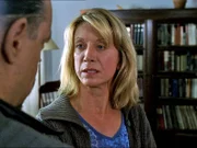 Sandra Knowles (Jeanetta Arnette, re.) macht Det. Fin Tutuola für den Tod ihrer Tochter verantwortlich...