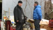 Lagebesprechung zwischen Emil und dem Trödelexperten Sükrü Pehlivan (re.)