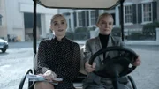 Lou Simms (Kiernan Shipka, l.) und Joyce Holt (Diane Kruger, r.)