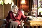 Mrs Pumphrey (Diana Rigg) und ihr Hund Tricki-Woo sind Patienten der Farnons.