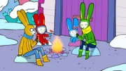 Gemütlich sitzen Papa (l.), Simon (2.v.l.), Franz (2.v.r.) und Mama (r.) beim Lagerfeuer vor ihrer Berghütte und Grillen.