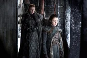 L-P: Sansa Stark (Sophie Turner),  Arya Stark (Maisie Williams)