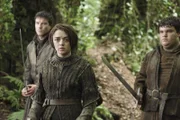 Gendry (Joe Dempsie, li.), Arya (Maisie Williams) und Hot Pie (Ben Hawkey)