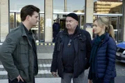 Sebastian Klˆckner (Matthi Faust, l.) informiert Otto Garber (Florian Martens, M.) und Linett Wachow (Stefanie Stappenbeck, r.) ¸ber die ersten Erkenntnisse am Tatort.