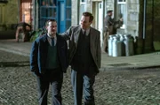James Herriot (Nicholas Ralph) mit Tristan Farnon (Callum Woodhouse, r).