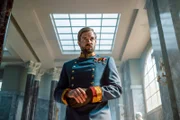 Nach bewaffneten Konflikten in Wien will Franz die Proteste gewaltsam niederschlagen lassen. Es kommt zum Streit mit seinem engsten Vetrauten Graf Grünne (David Korbmann).