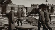 Im August 1952 wird der Bahnangestellte Geoffrey Dean in seinem Fahrkartenschalter ermordet.    +++