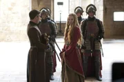 Vorne: Lena Headey als Cersei Lannister (r.)