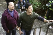 Fin (Ice-T, li.) und Det. Sandoval (Nicholas Gonzalez, re.) sind nur knapp der Explosion entkommen...