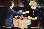 Loriot und das Problem mit der Nudel ... (rechts Evelyn Hamann).