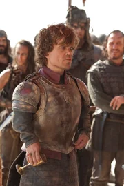 Vorne: Tyrion Lannister (Peter Dinklage)
