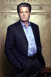 Bretts (Kyle MacLachlan) Sohn verschwindet spurlos von einem Kindergeburtstag. Bald stellt sich heraus, dass er getötet wurde.
