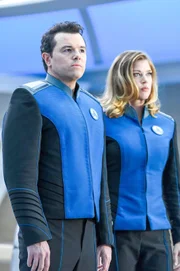 Seth MacFarlane (Capt. Ed Mercer), Adrianne Palicki (Cmdr. Kelly Grayson).