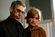 L-R: Det. John Munch (Richard Belzer), Det. Olivia Benson (Mariska Hargitay)