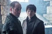 L-R: Roose Bolton (Michael McElhatton) und Ramsay Bolton (Iwan Rheon).
