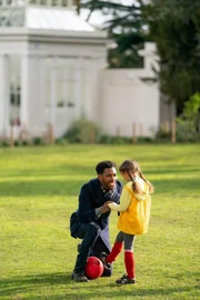 Craig (Brandon Mychal Smith) und Molly (Uma Warner)