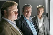Kollege Tobias Hartl (Michael Grimm, l.) unterstützt die Ermittlungen von Florian Prantl (Andreas Giebel, m.) und Sven Hansen (Igor Jeftic, r.).