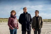 Die drei Kommissare Carl Sievers (Peter Heinrich Brix, M.) Ina (Julia Brendler, l.) und Hinnerk (Oliver Wnuk, r.).
