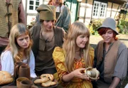 v.l.n.r. Louise Weber (Camille Dombrowsky), Sebastian (Yoshij Grimm), Marie Weber (Lea Eisleb) und Frieder (Valentin Kranz)