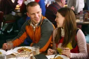 Darrin (John Gammon, l.); Sue (Eden Sher, r.)