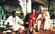 L-R: Priester, Kati Treichl (Martina Gedeck), Jonas Meixner (Gregor Bloéb).
