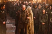 In the middle: Walder Frey (David Bradley)