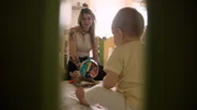 Berenike (35) möchte sich nicht in die Erziehung ihrer Tochter hineinreden lassen.