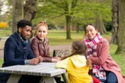 V.l.: Craig (Brandon Mychal Smith), Zara (Sophia La Porta), Molly (Uma Warner) und Julia (Ashley Madekwe) Die Verwendung des sendungsbezogenen Materials ist nur mit dem Hinweis und Verlinkung auf TVNOW gestattet.