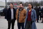 v.l.: Harley Carter (Jerry O'Connell), Dave Leigh (Kristian Bruun) und Det. Sam Shaw (Sydney Tamiia Poitier)
+++