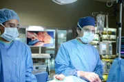 Dr. Scott Clemmens (Scott Wolf, r.)
+++