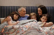 Eine ganz besondere Familie: Adam (Matt LeBlanc, 2.v.l.) mit seiner Frau Andi (Liza Snyder, 2.v.r.), seinen Kindern Kate (Grace Kaufman, l.), Teddy (Matthew McCann, M.) und Emme (Hala Finley, r.) ...