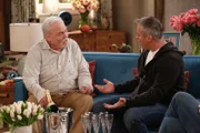 Joe (Stacy Keach, l.); Adam Burns (Matt LeBlanc, r.)